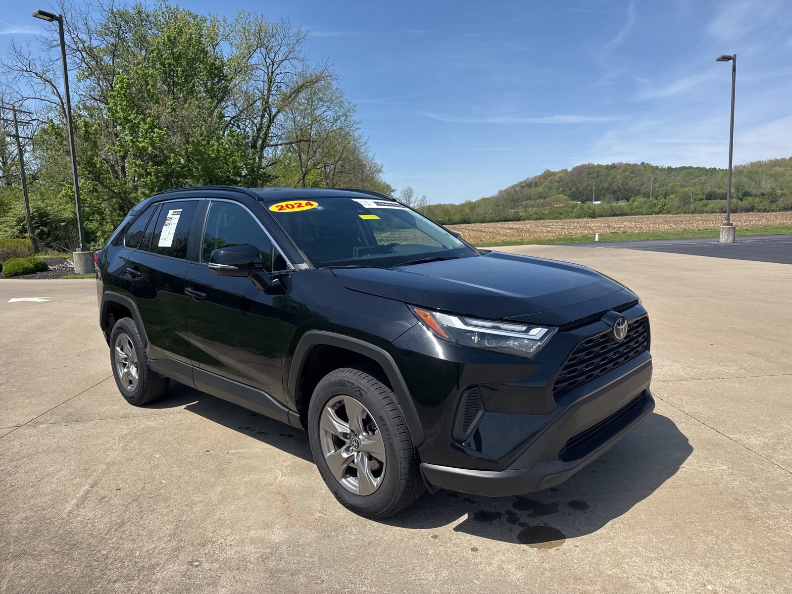 Used 2024 Toyota RAV4 XLE FWD image 3