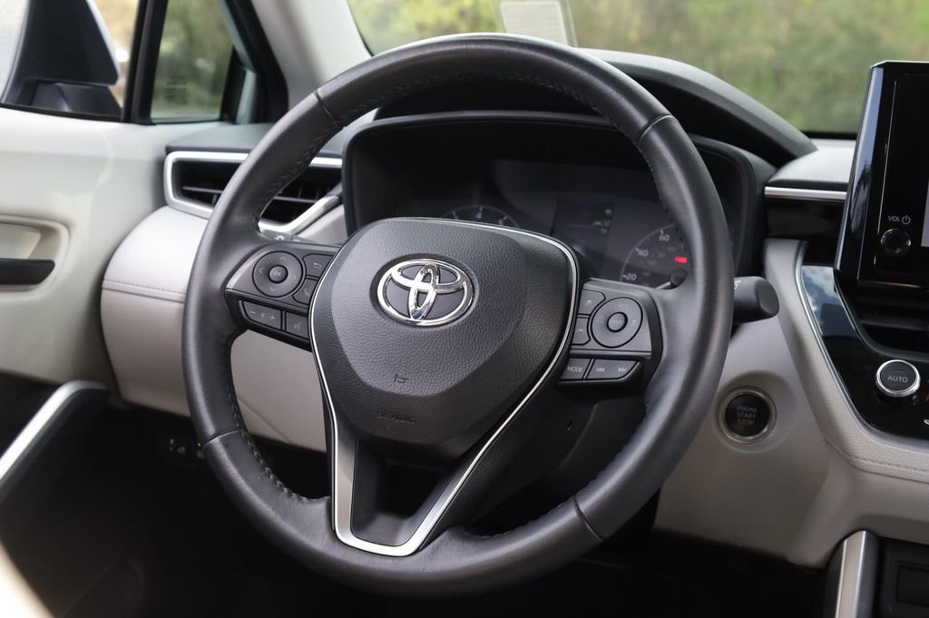 Used 2023 Toyota Corolla Cross LE image 6