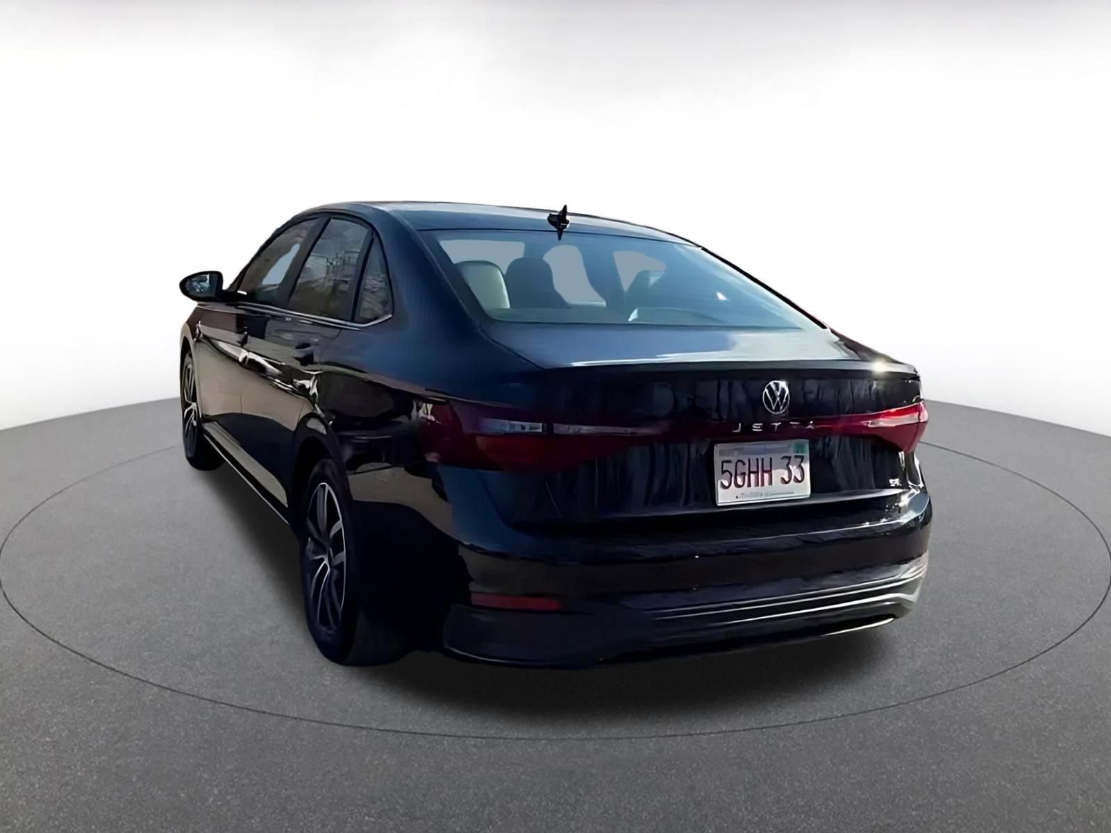 Used 2025 Volkswagen Jetta SE image 11