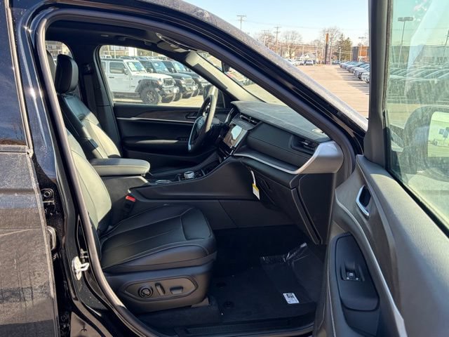New 2026 Jeep Grand Cherokee Limited w/ Limited Altitude Package AWD/4WD image 29