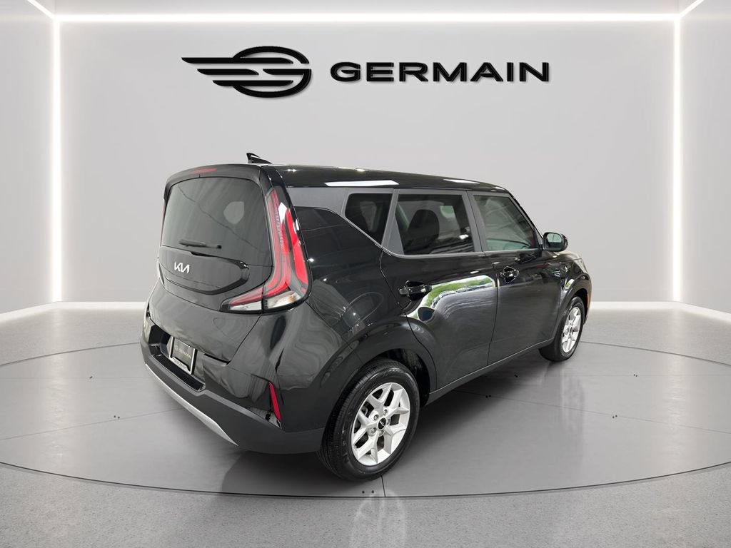 Used 2025 Kia Soul LX w/ LX Technology Package FWD image 7