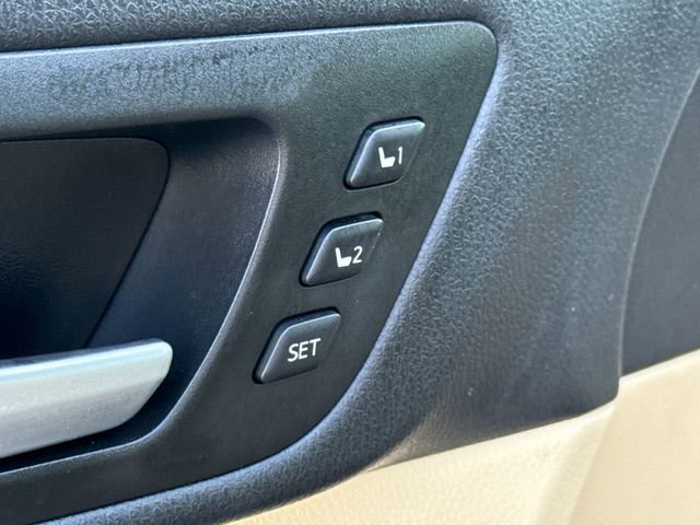 Used 2017 Toyota Highlander Limited FWD image 25
