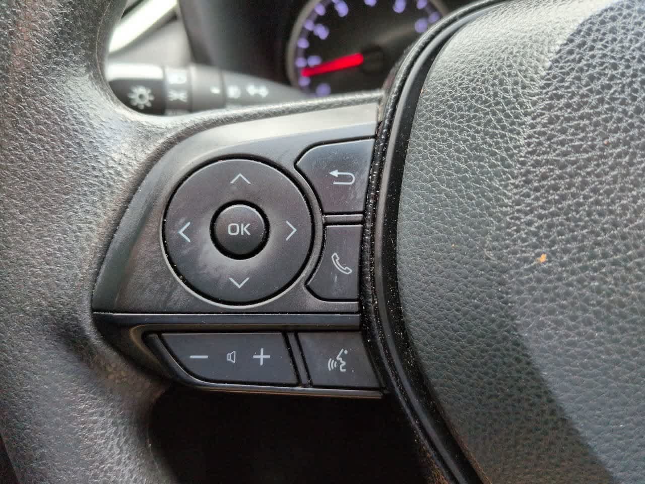 Used 2021 Toyota RAV4 XLE w/ Convenience Package FWD image 23