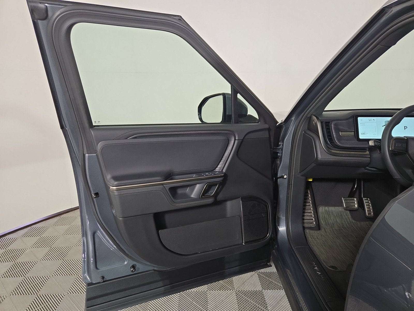 Used 2024 Rivian R1S Adventure AWD/4WD image 16