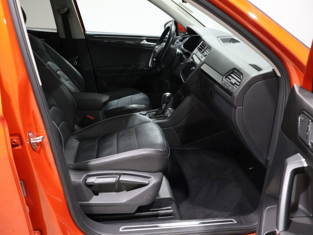 Used 2018 Volkswagen Tiguan SEL Premium w/ 3rd Row Seat Package image 23