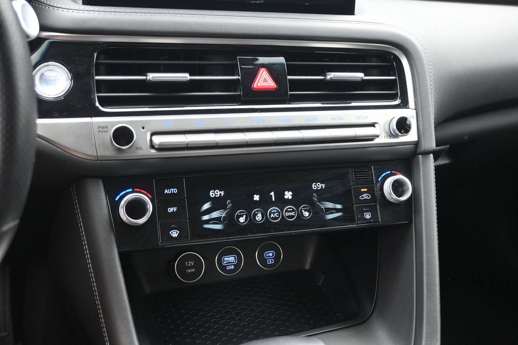 Used 2025 Genesis G70 2.5T AWD/4WD image 18