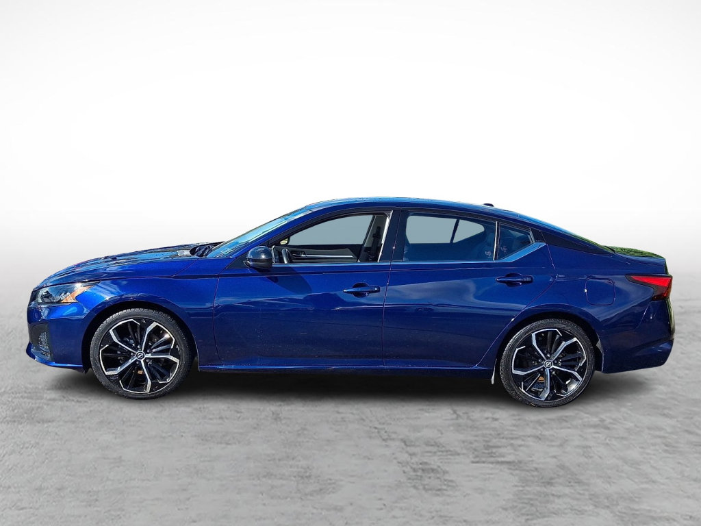 Used 2024 Nissan Altima 2.5 SR FWD image 2