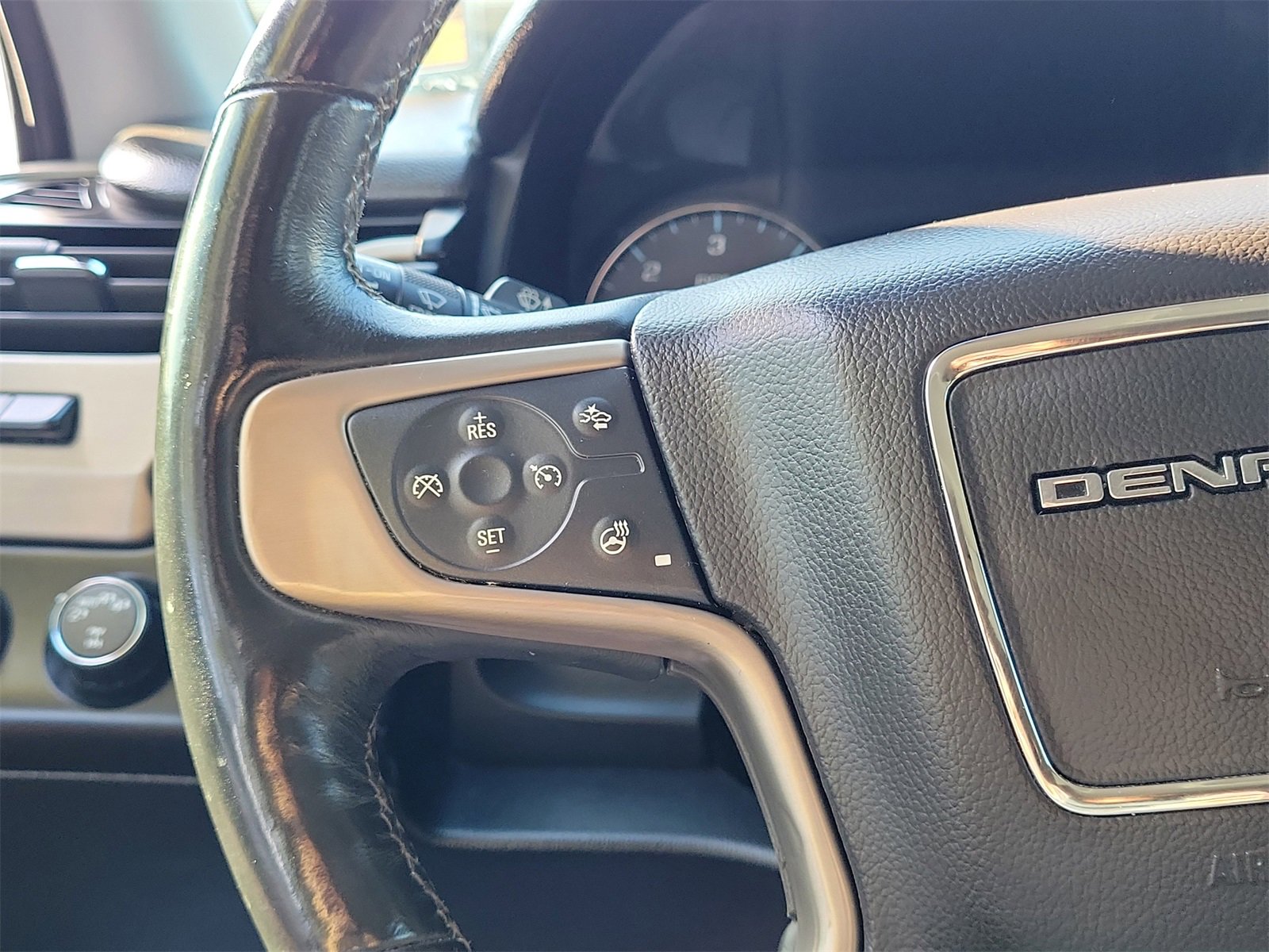 Used 2017 GMC Yukon Denali w/ Open Road Package image 18