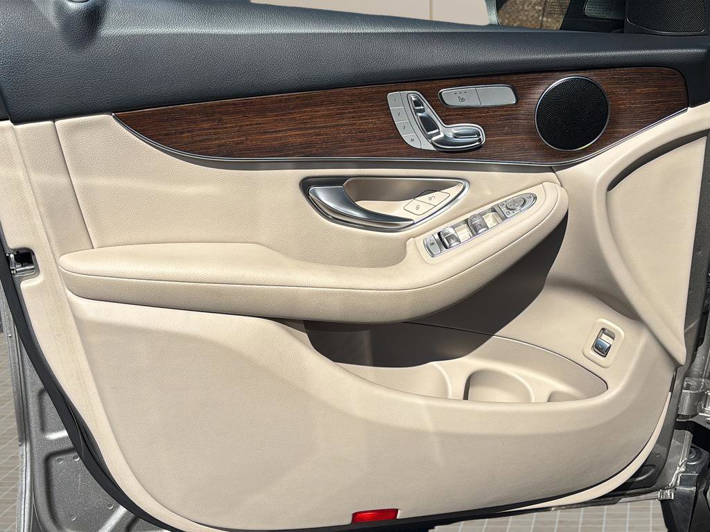 Used 2020 Mercedes-Benz GLC 300 4MATIC image 16