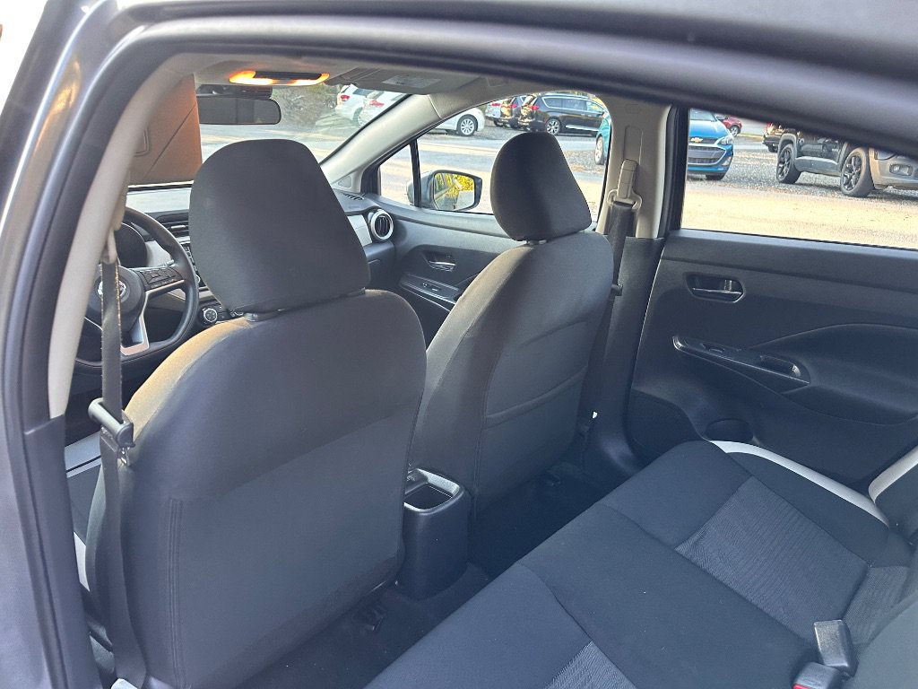 Used 2022 Nissan Versa SV FWD image 14