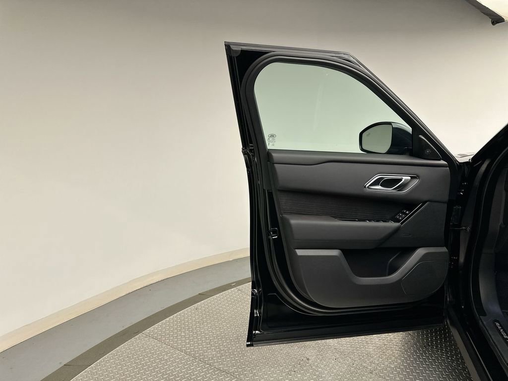 New 2026 Land Rover Range Rover Velar Dynamic SE image 9