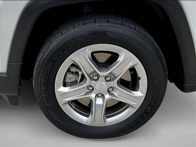 Used 2024 Jeep Compass Latitude AWD/4WD image 8
