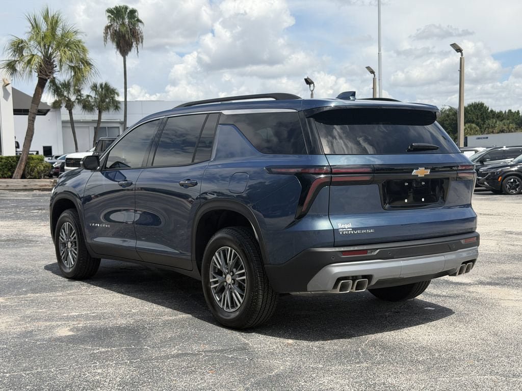 Used 2026 Chevrolet Traverse LT FWD image 6
