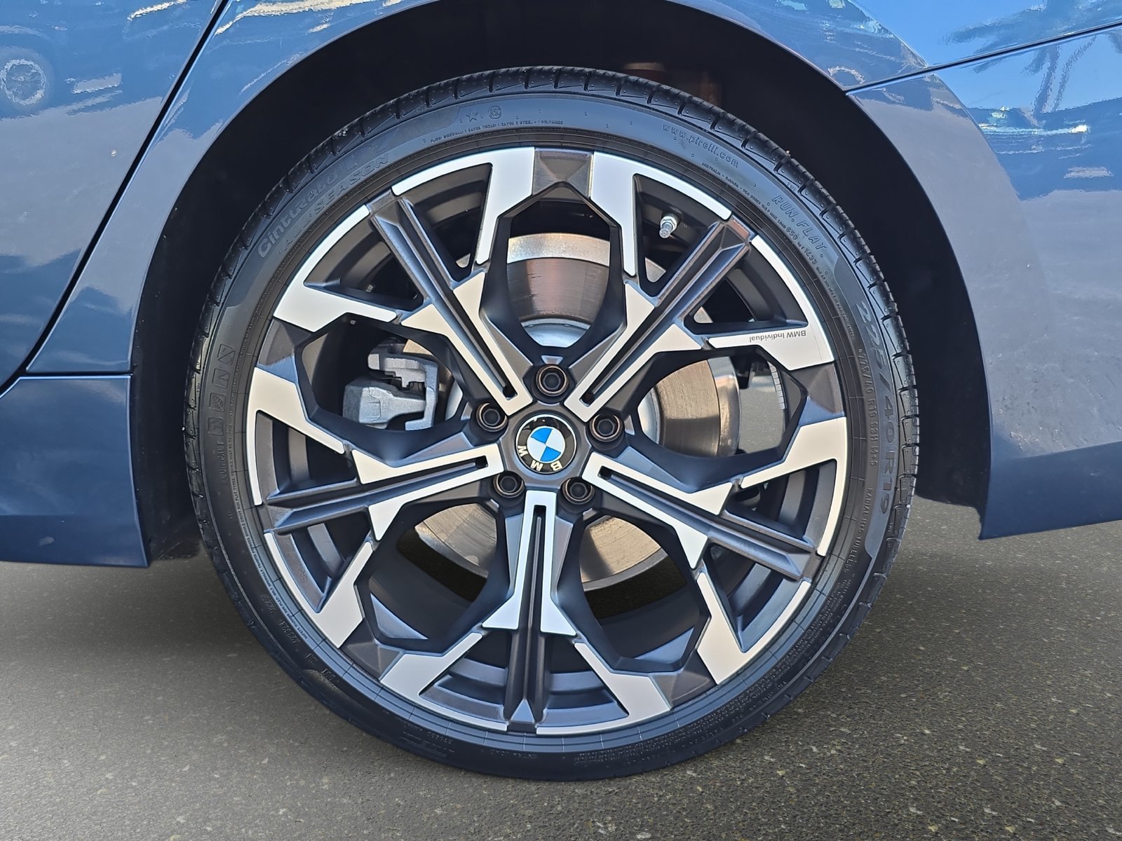 Used 2025 BMW 330i Sedan w/ Premium Package RWD image 14