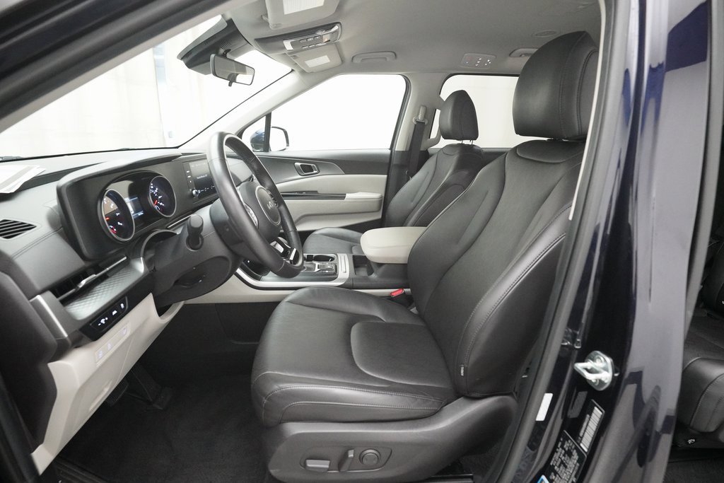 Certified 2024 Kia Carnival LX image 7