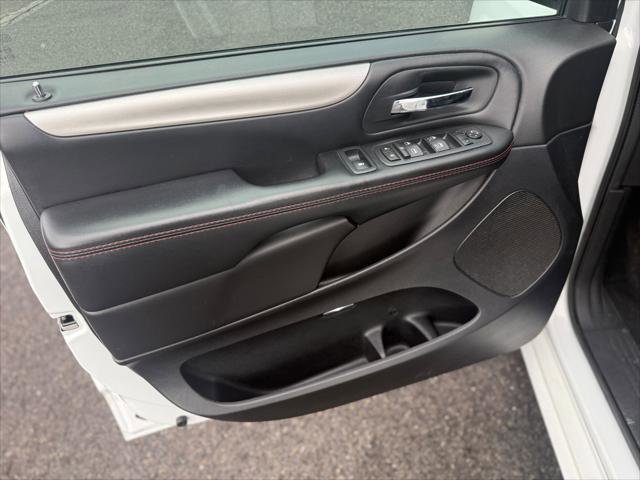 Certified 2020 Dodge Grand Caravan GT image 14