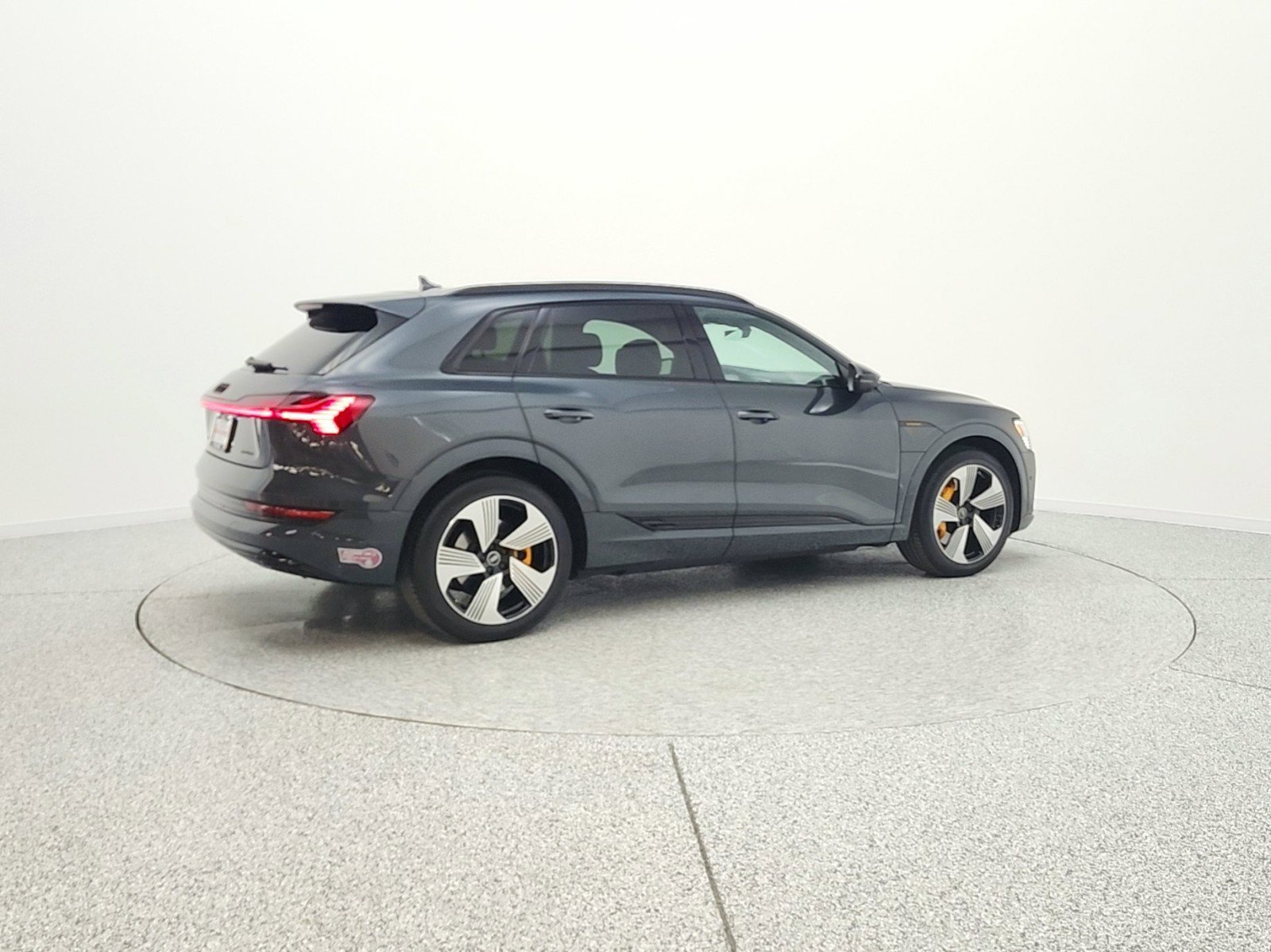Used 2023 Audi e-tron Premium Plus w/ Premium Plus Package AWD/4WD image 5