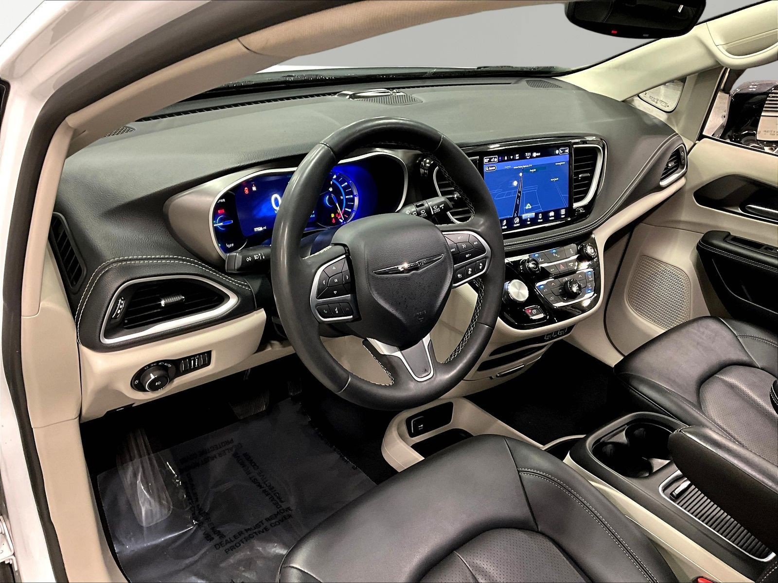 Used 2024 Chrysler Pacifica Limited FWD image 17