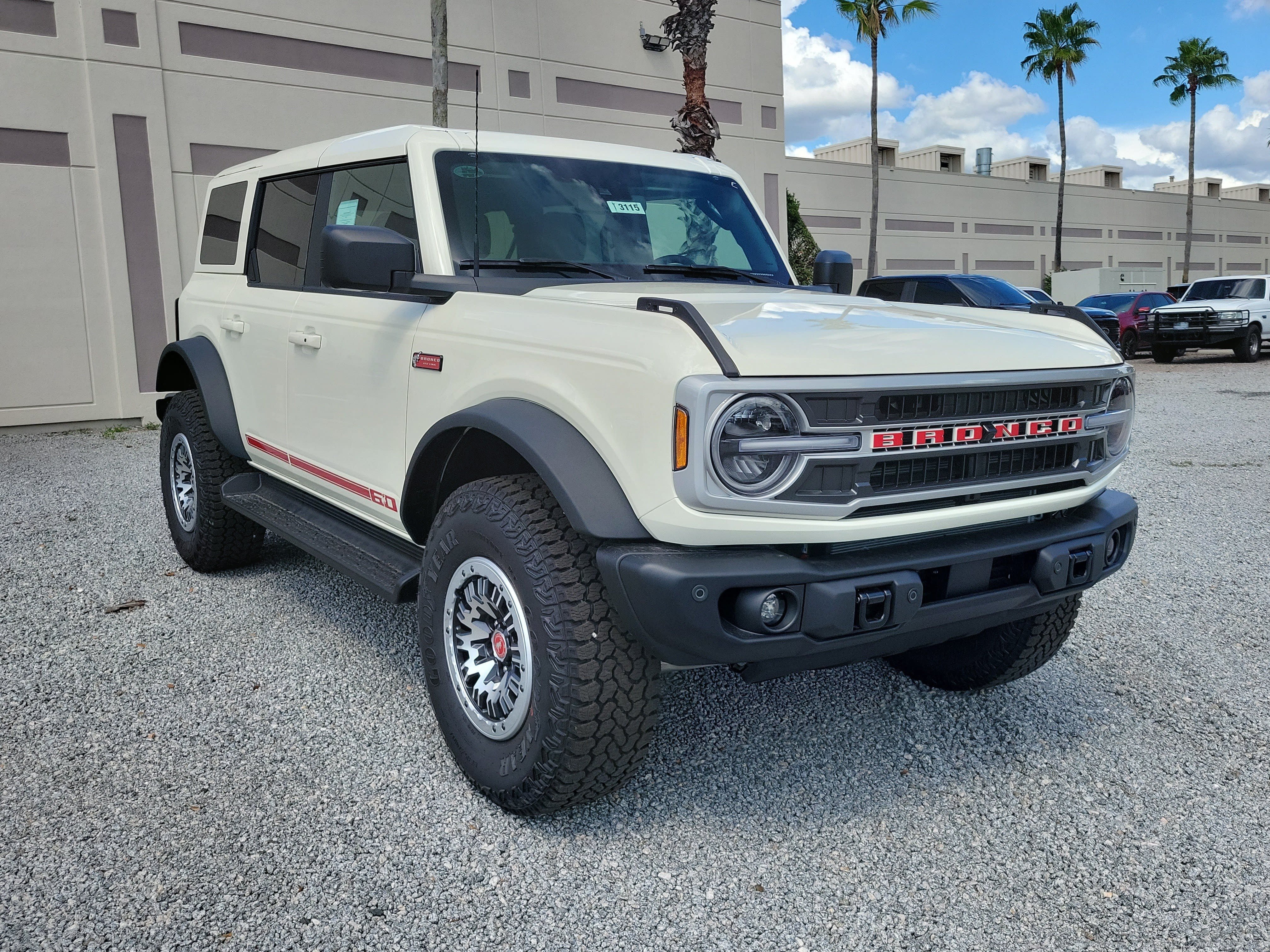 New 2026 Ford Bronco Outer Banks w/ Sasquatch Package AWD/4WD image 2