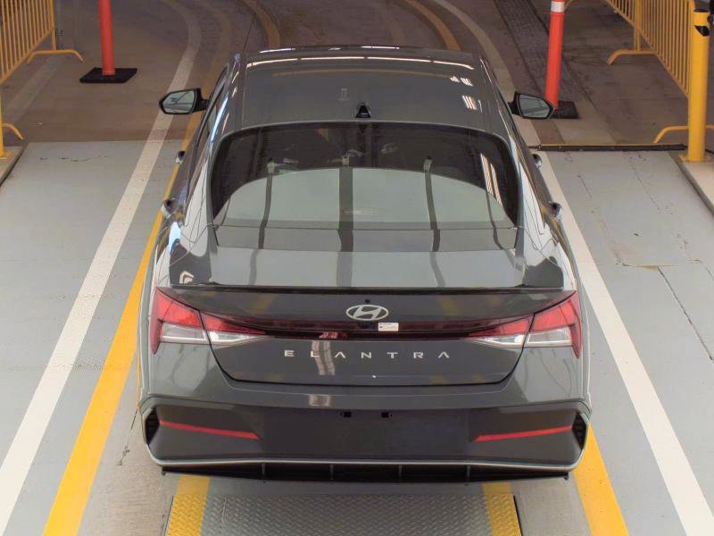 Used 2025 Hyundai Elantra Sport image 4