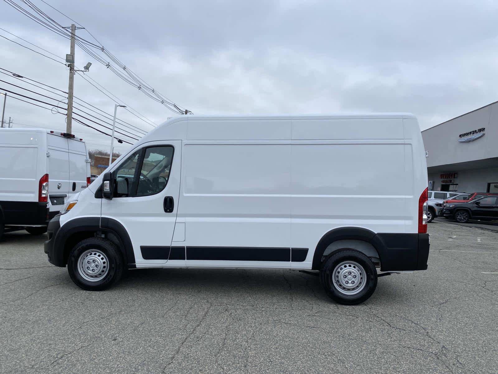 Used 2025 RAM ProMaster 2500 w/ Convenience Group FWD image 9
