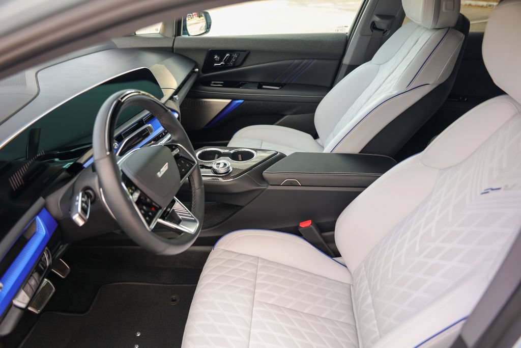 Used 2026 Cadillac Optiq V AWD/4WD image 9