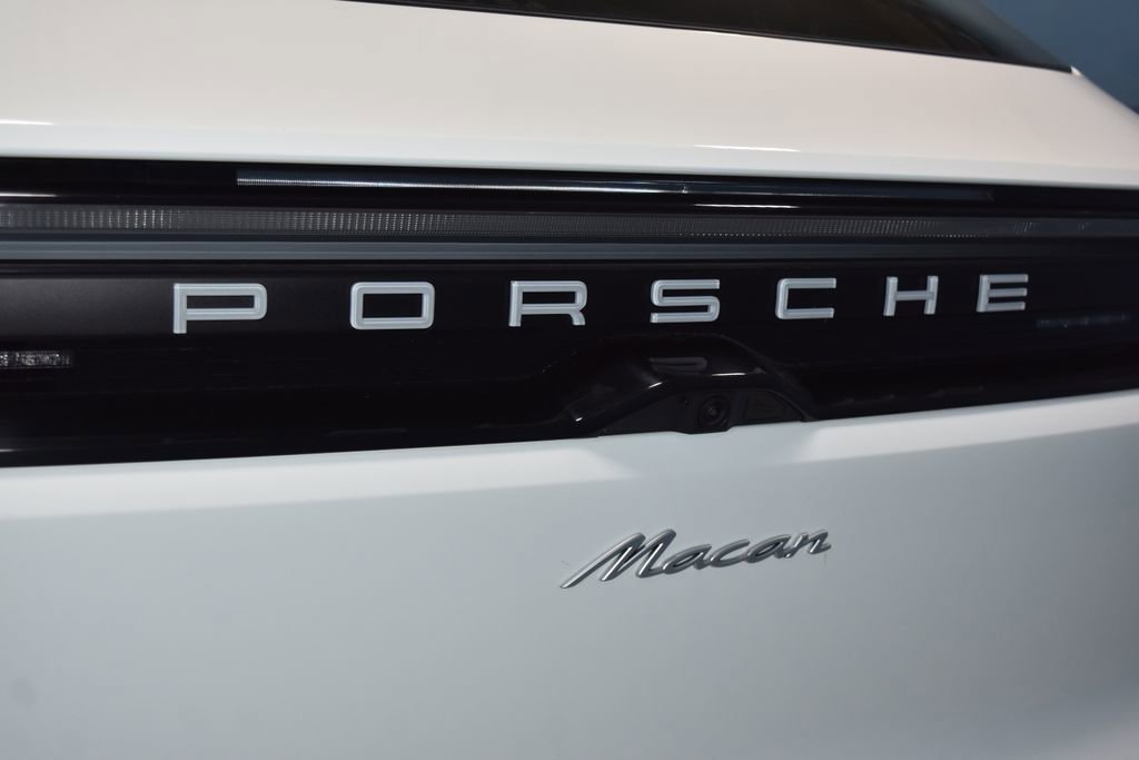 Certified 2025 Porsche Macan Electric image 26