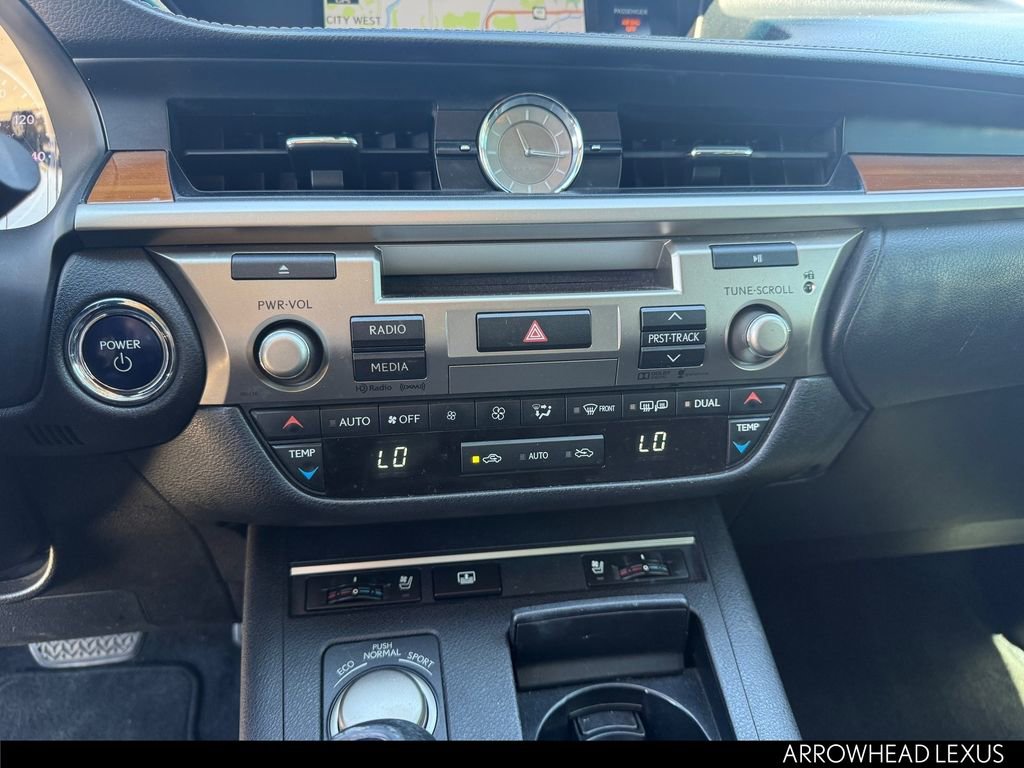 Used 2015 Lexus ES 300h w/ Navigation System Package image 21