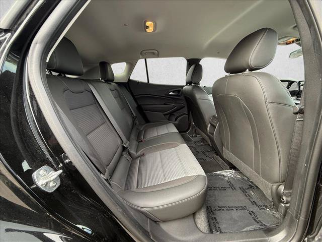 Used 2025 Chevrolet Trax LT w/ LT Convenience Package FWD image 24