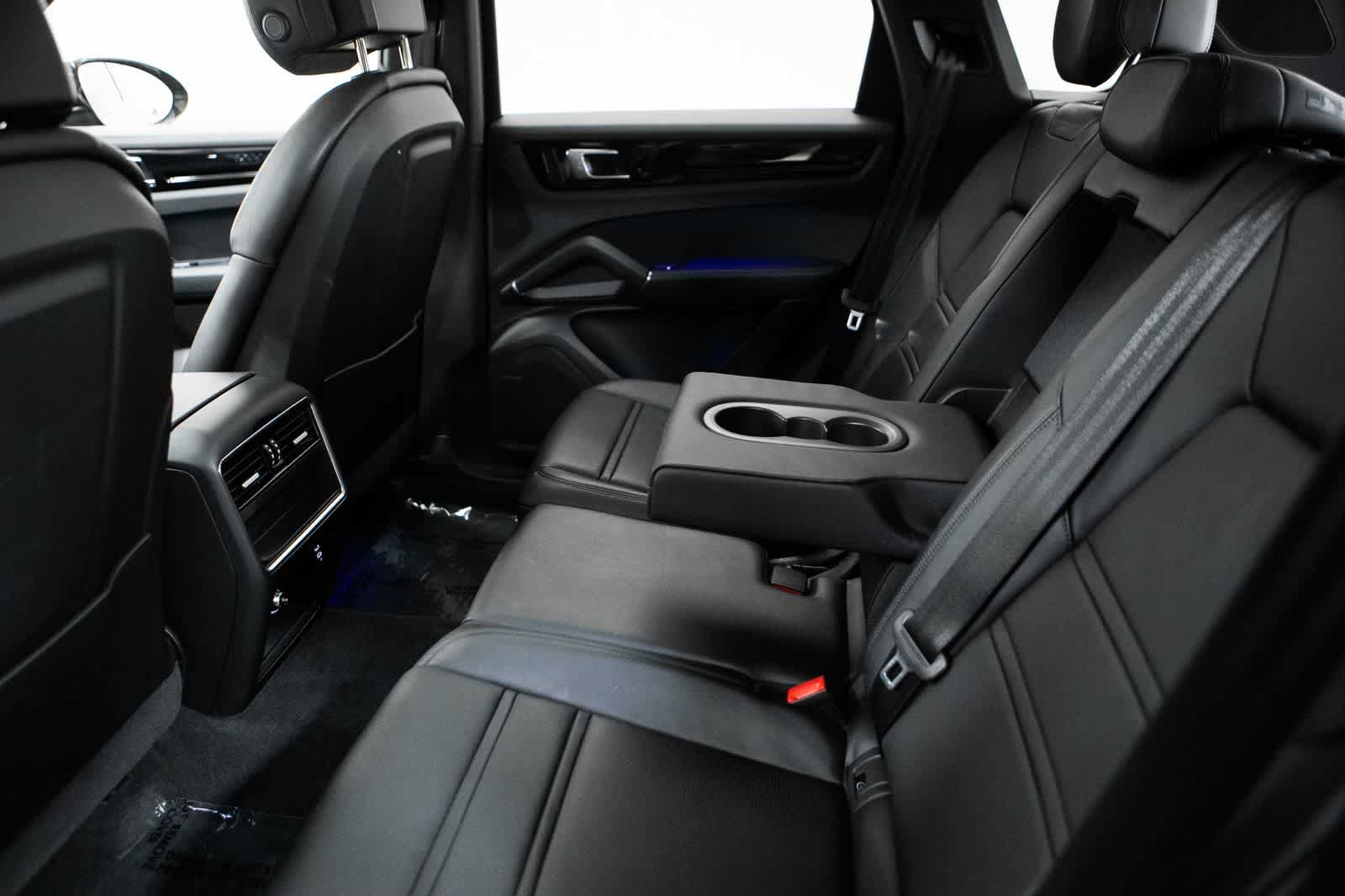 Certified 2023 Porsche Cayenne AWD/4WD image 35