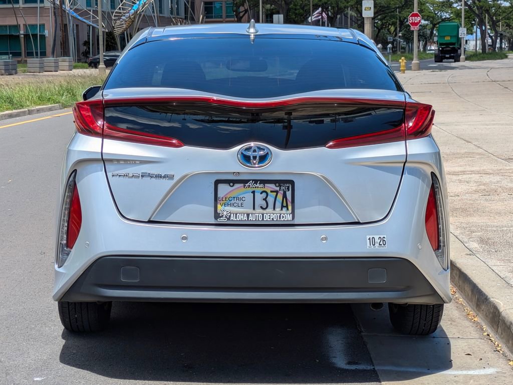 Used 2017 Toyota Prius Prime Advanced FWD image 4