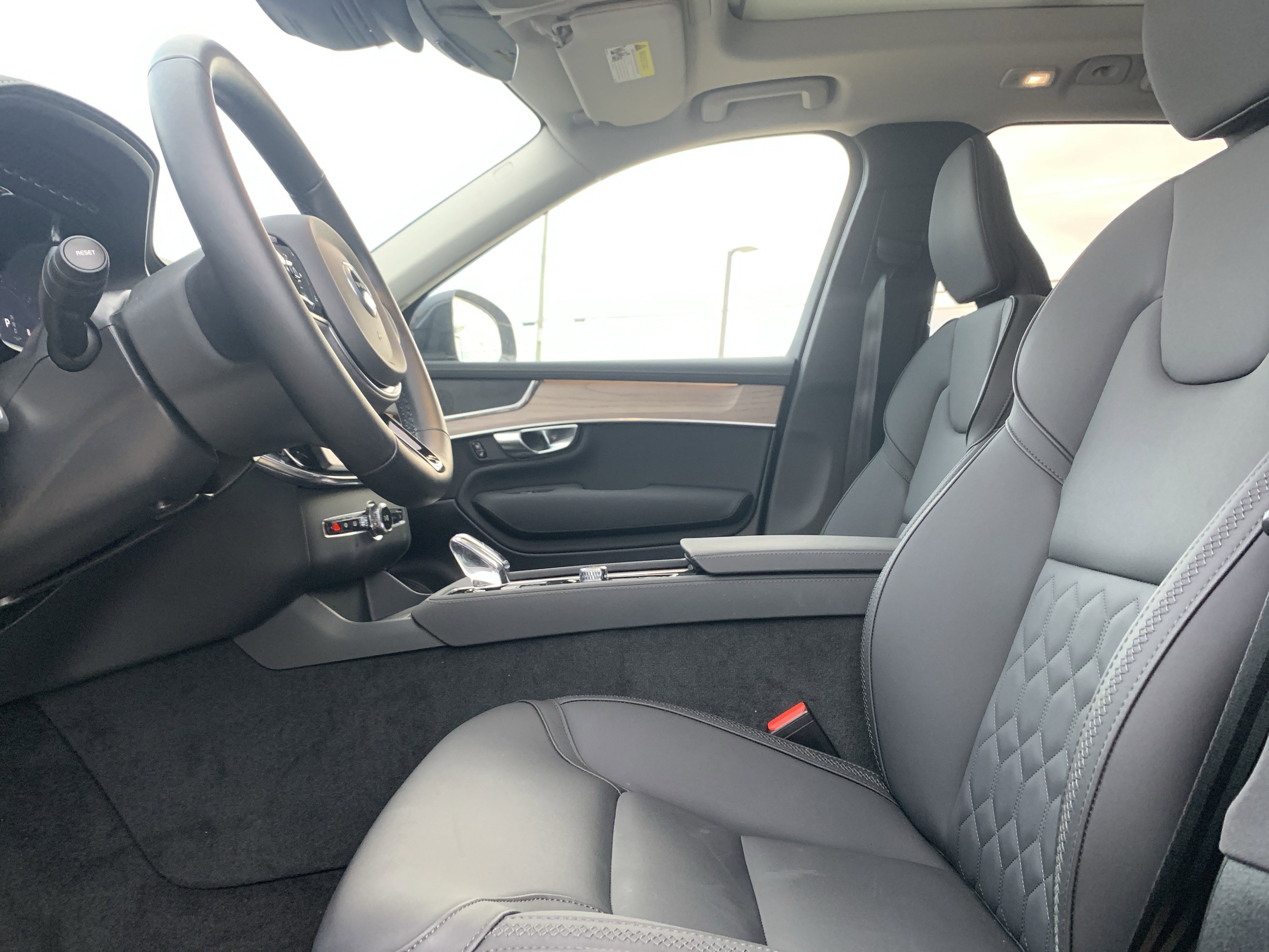 Used 2025 Volvo XC90 B5 Plus image 16