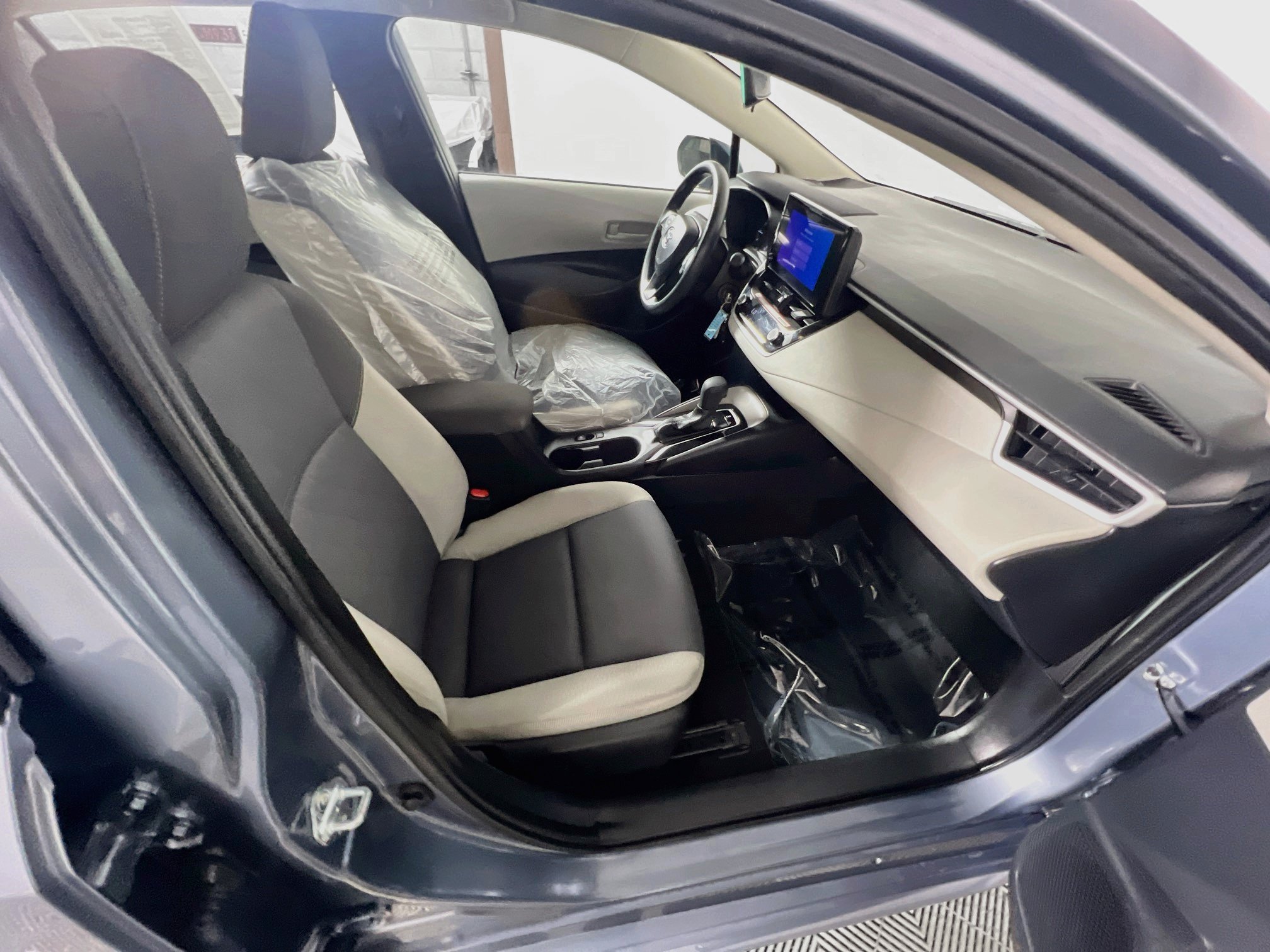 Used 2025 Toyota Corolla LE FWD image 31