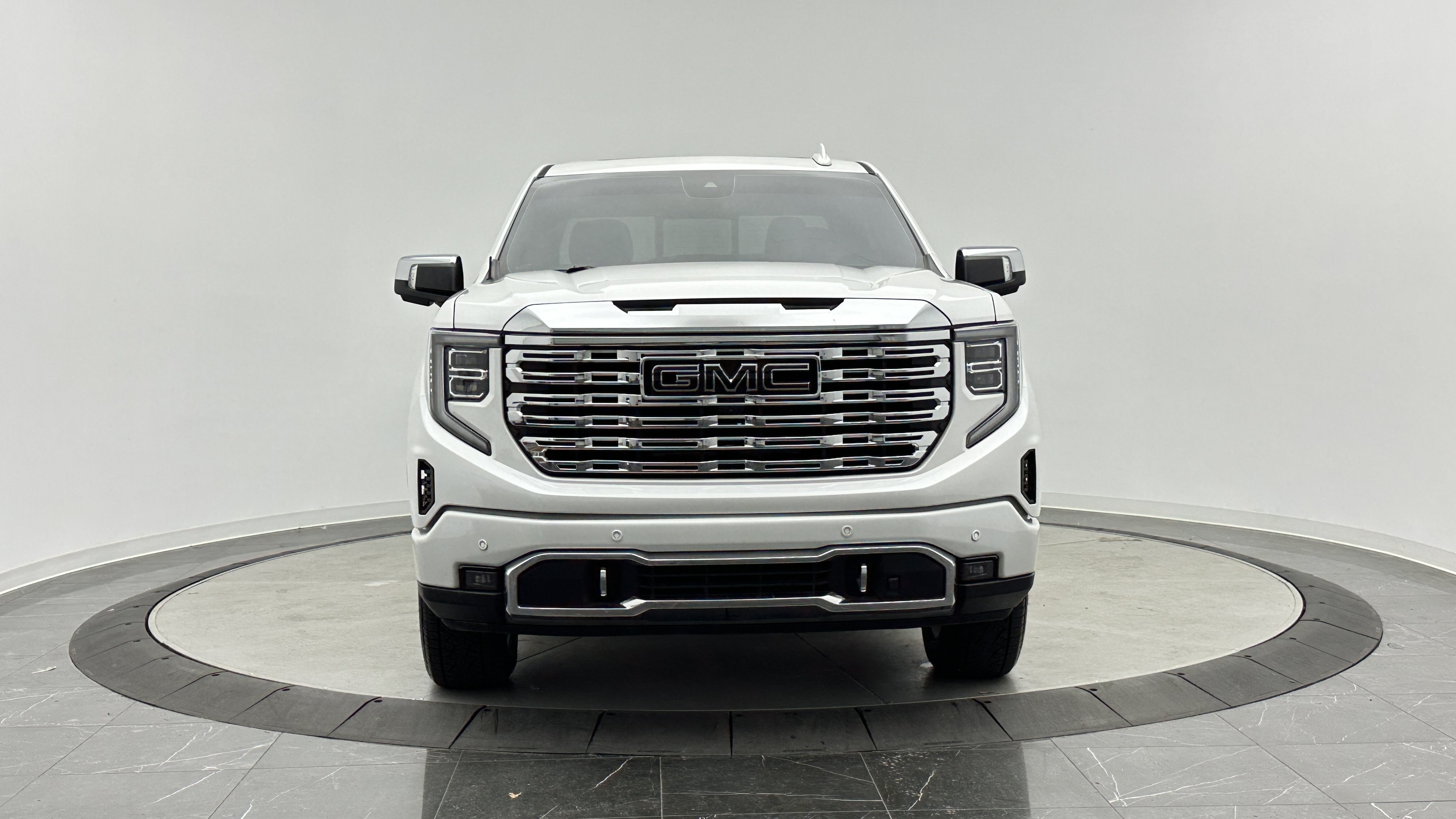 Used 2022 GMC Sierra 1500 Denali AWD/4WD image 2