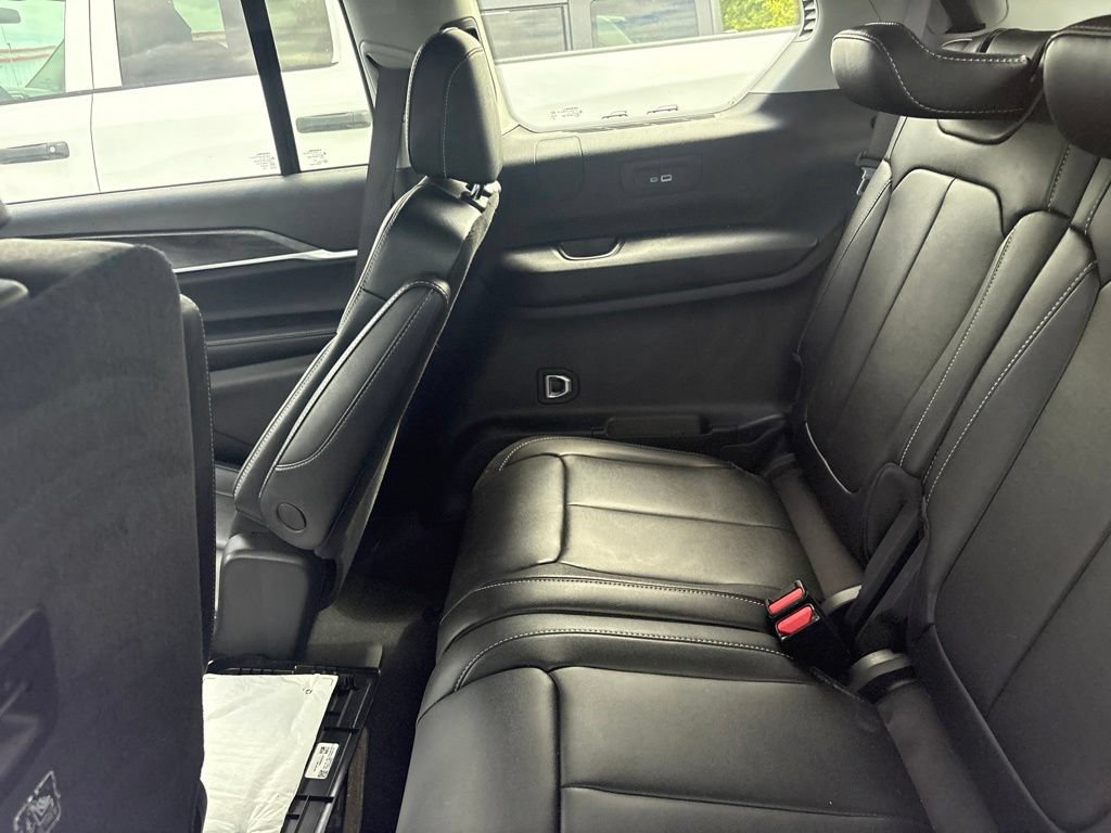 Certified 2023 Jeep Grand Cherokee L Limited AWD/4WD image 30