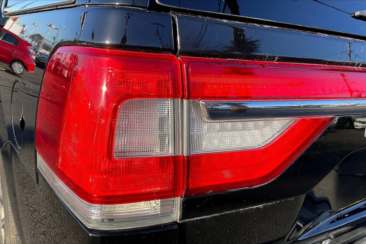 Used 2016 Lincoln Navigator Select image 31