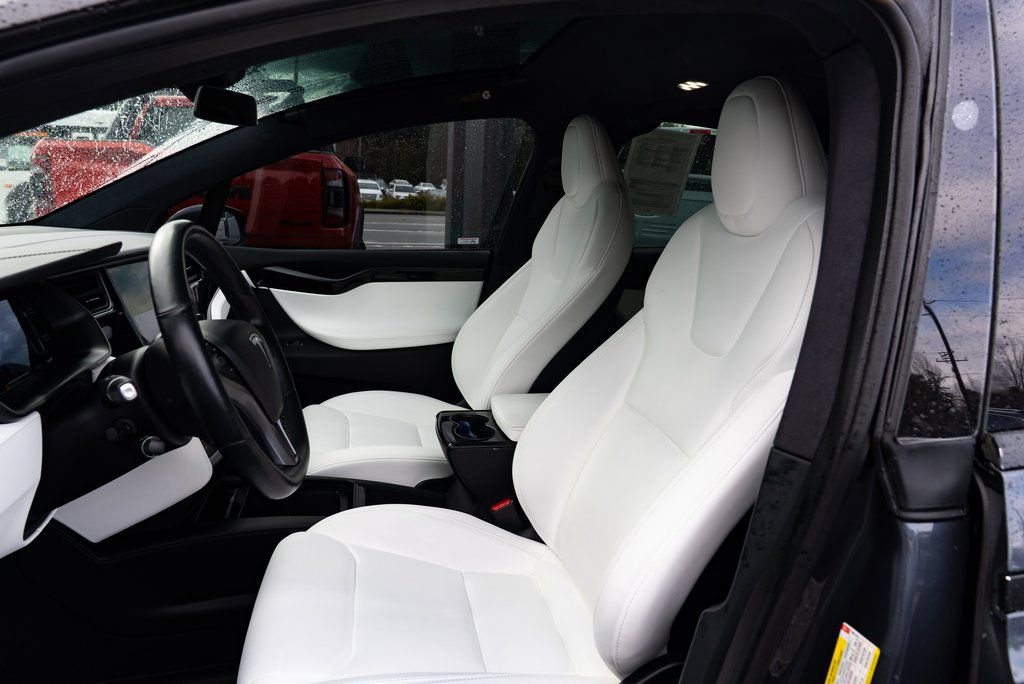 Used 2020 Tesla Model X Long Range image 16
