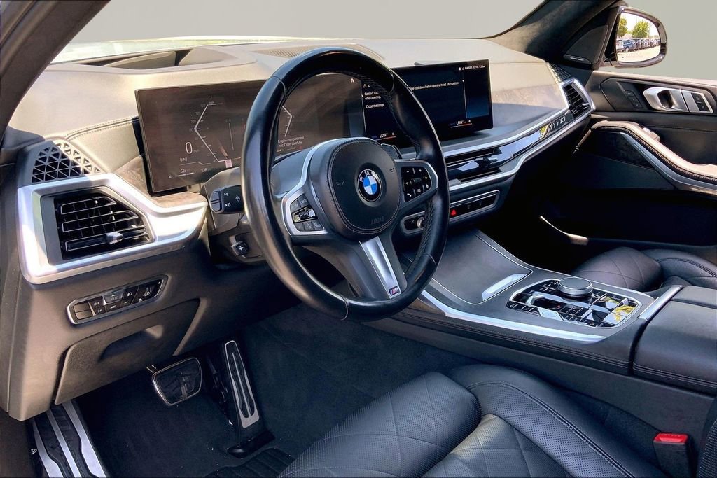 Used 2023 BMW X7 xDrive40i w/ M Sport Package AWD/4WD image 12