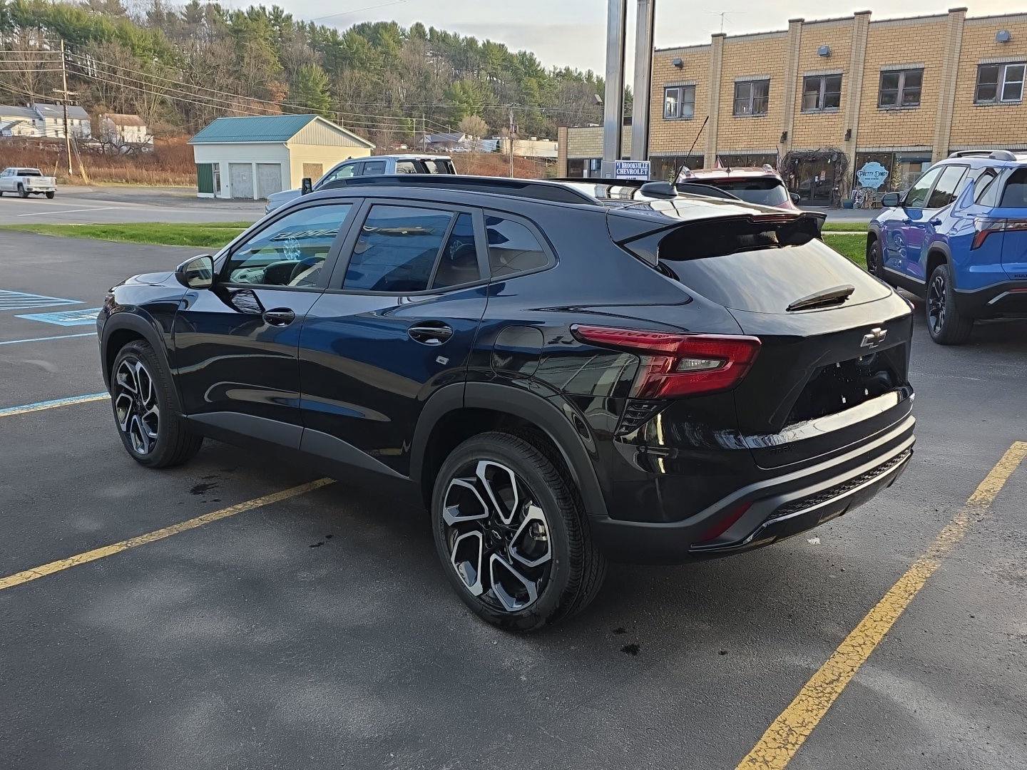 New 2025 Chevrolet Trax RS w/ Sunroof Package image 6