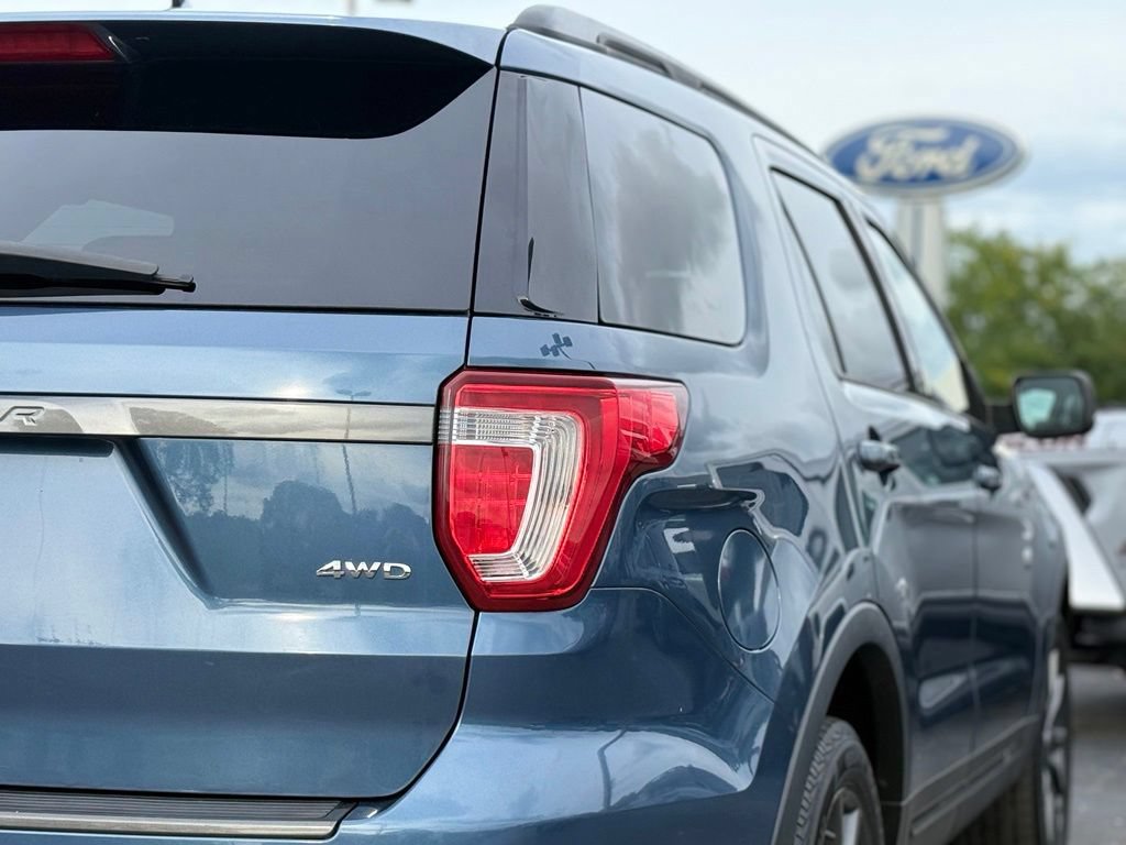 Used 2019 Ford Explorer XLT w/ Equipment Group 202A AWD/4WD image 35
