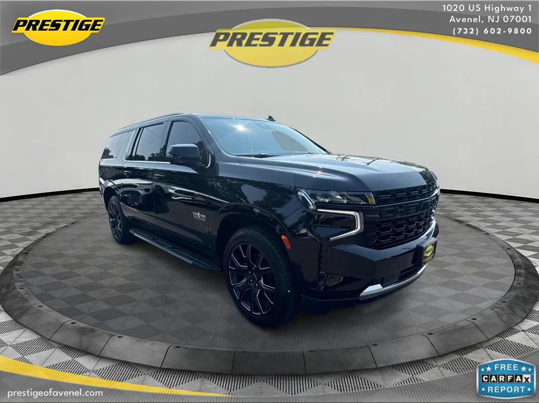 Used 2023 Chevrolet Suburban LT w/ LT Signature Package RWD image 3