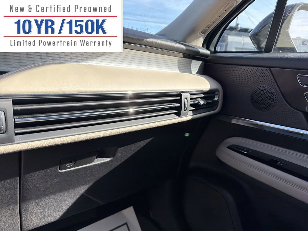 Used 2025 Lincoln Corsair FWD w/ Towing Package image 22