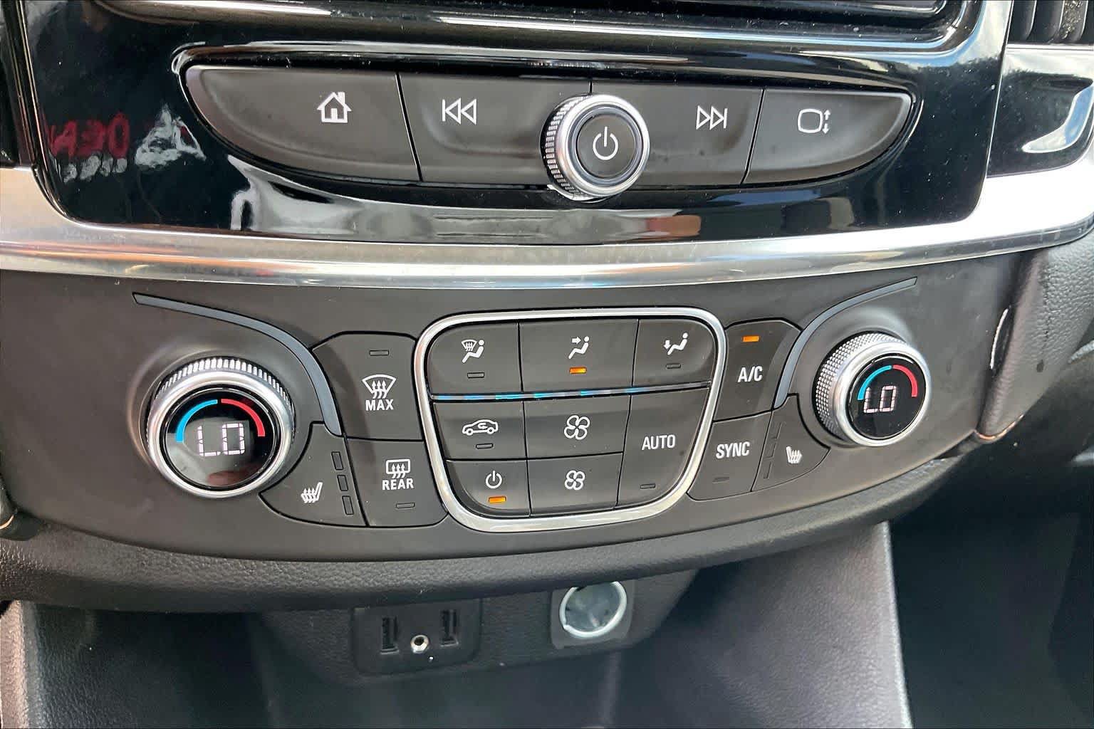 Used 2018 Chevrolet Traverse LT FWD image 28