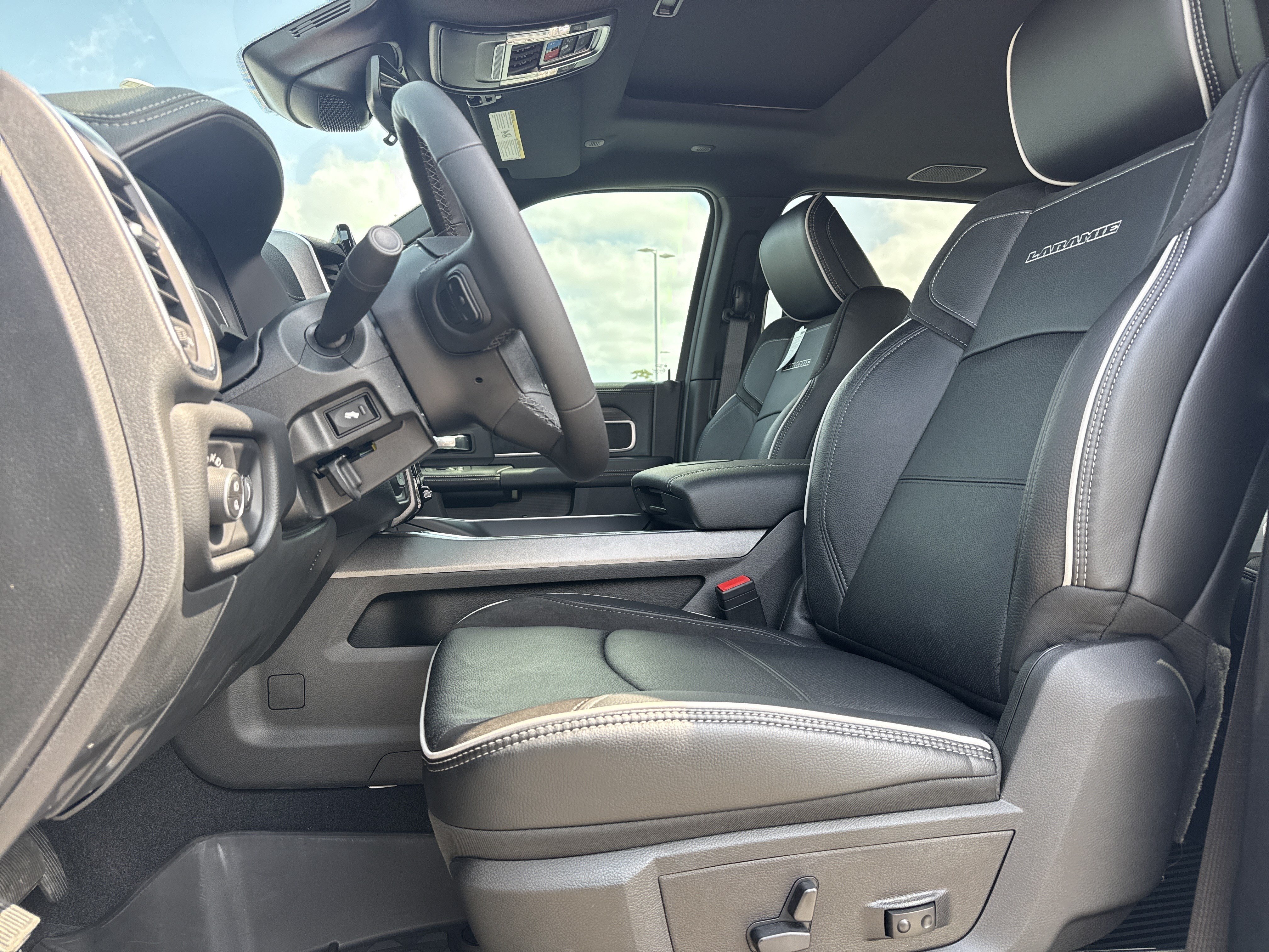 New 2026 RAM 3500 Laramie AWD/4WD image 14
