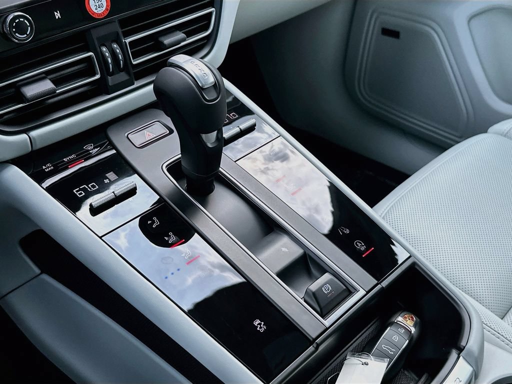 New 2026 Porsche Macan AWD/4WD image 19