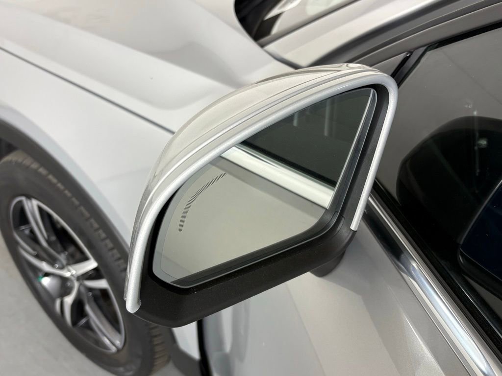 Used 2023 Volvo XC40 B5 Plus w/ Protection Package image 13