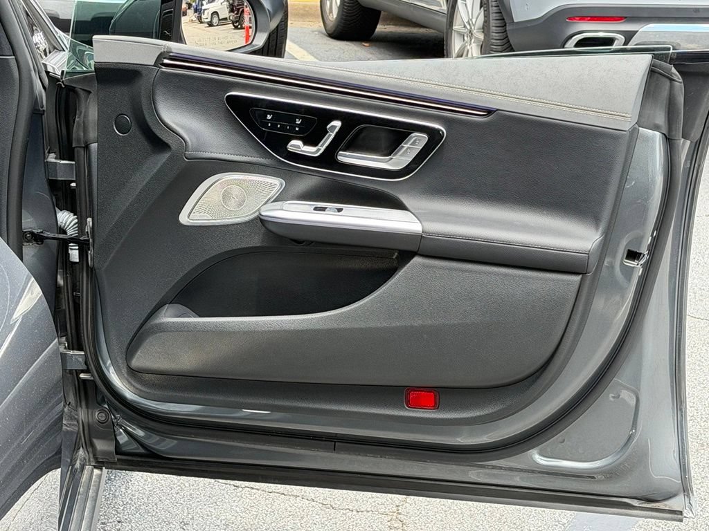 Used 2023 Mercedes-Benz EQE 500 4MATIC Sedan image 33