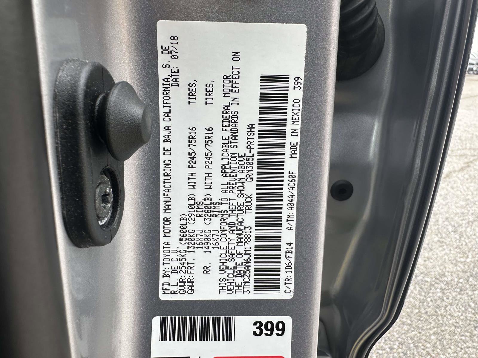 Used 2018 Toyota Tacoma SR image 27