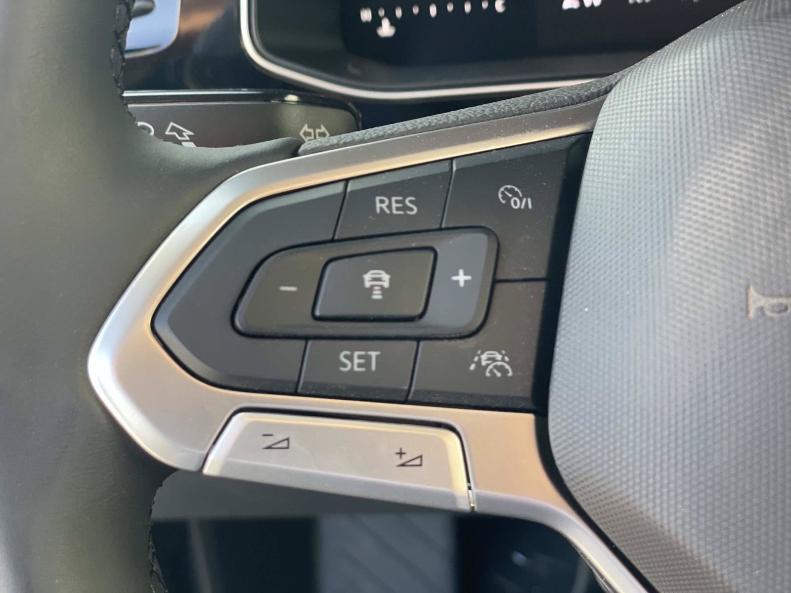 New 2026 Volkswagen Jetta SE FWD image 9