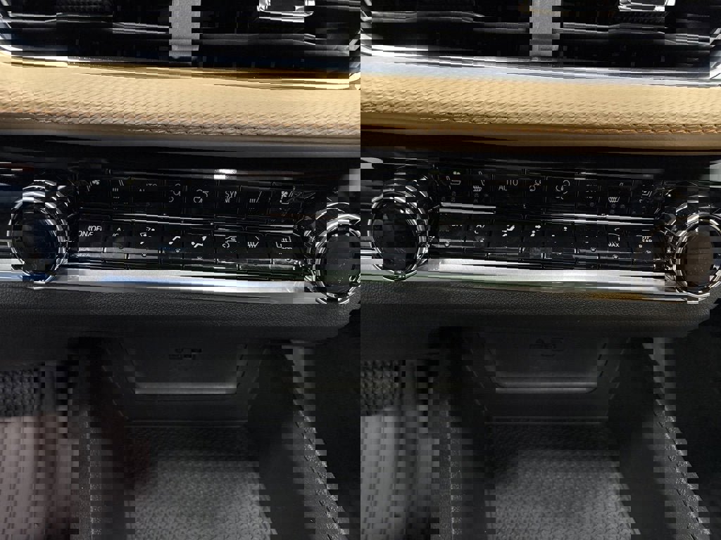 New 2026 Chevrolet Equinox ACTIV w/ Convenience Package III image 22